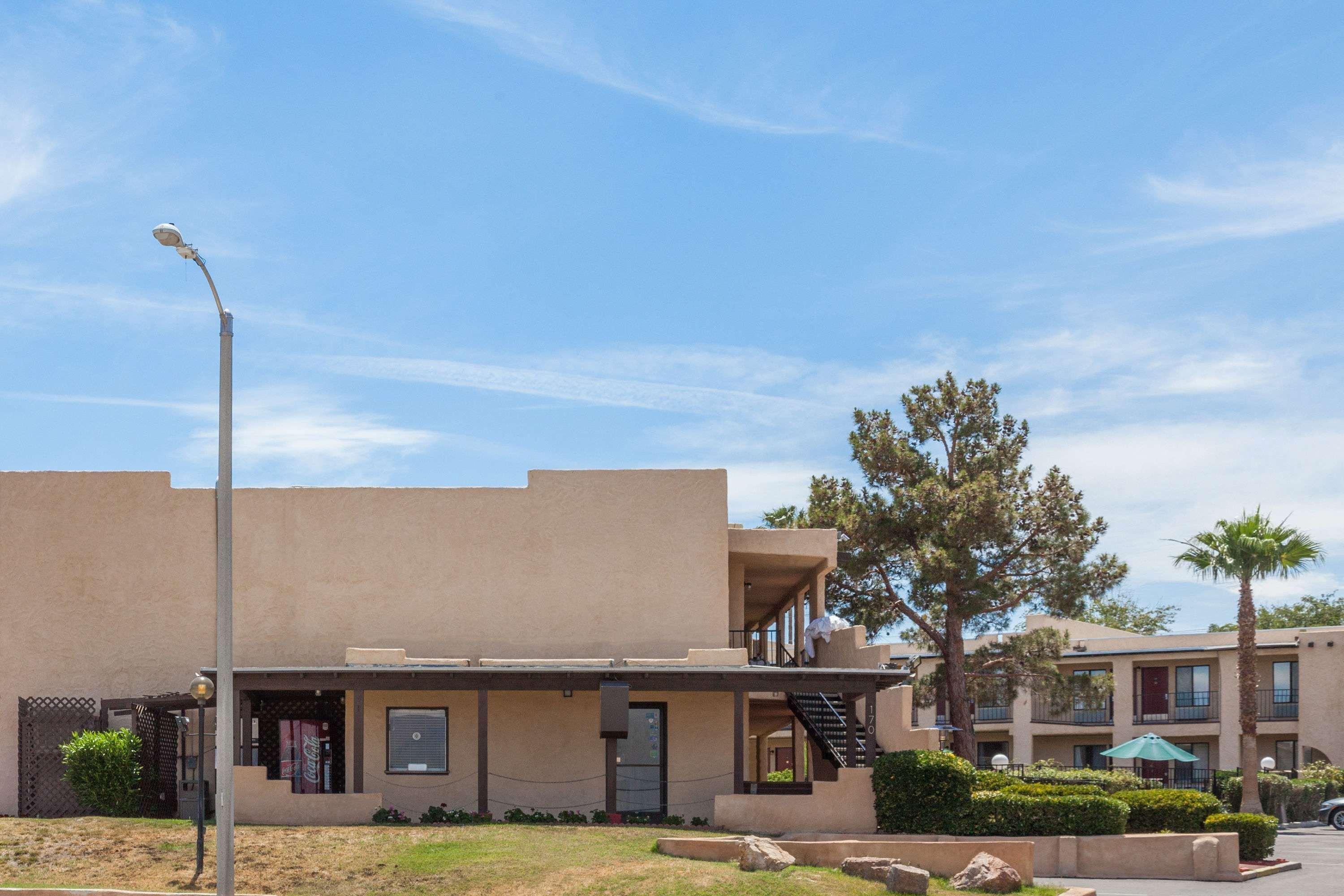 Super 8 By Wyndham Barstow Hotel Exterior photo